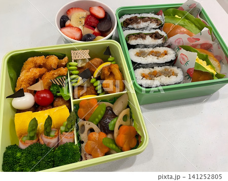 子供のために手作りした、運動会やピクニックにぴったりな彩り豊かで美味しそうなお弁当 子供のために手作りした、運動会やピクニックにぴったりな彩り豊かで美味しそうなお弁当 141252805