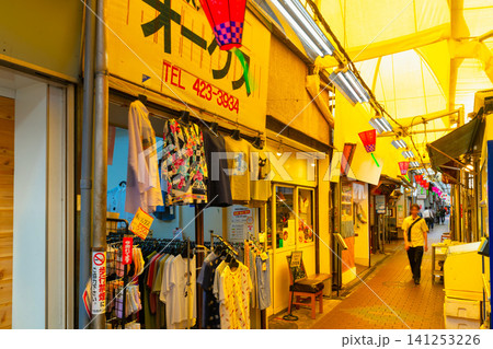 横浜三大商店街・六角橋商店街 昭和の面影が残る「ふれあい通り」 141253226