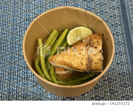 Grilled White Fish with Green Beans and Lime in Takeaway Bowl Grilled White Fish with Green Beans and Lime in Takeaway Bowl 141255172