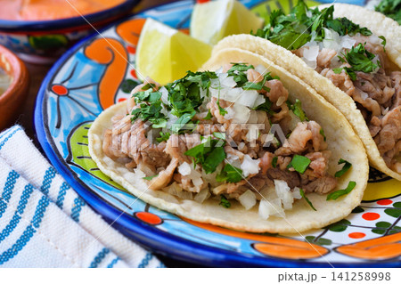 牛肉のタコス（ビーフタコス, Beef tacos, Tacos de res) 141258998