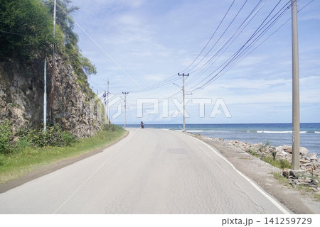 海岸沿いの道路 海岸沿いの道路 141259729