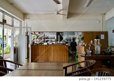 おしゃれなカフェの店内 おしゃれなカフェの店内 141259775