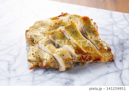 グリルチキンのハーブ焼き 141259951