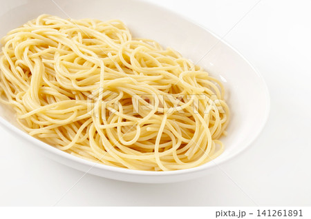 ソースをかける前のスパゲッティ ソースをかける前のスパゲッティ 141261891