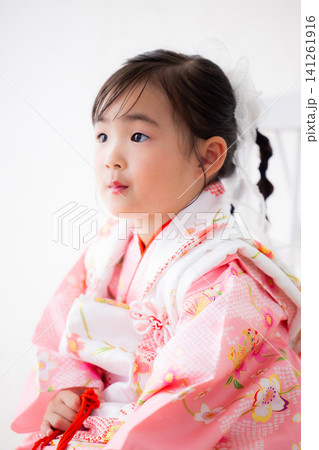 着物の女の子、七五三の着物姿 着物の女の子、七五三の着物姿 141261916