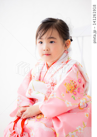着物の女の子、七五三の着物姿 着物の女の子、七五三の着物姿 141261918
