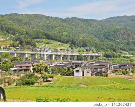 初夏の里山の風景 初夏の里山の風景 141262427