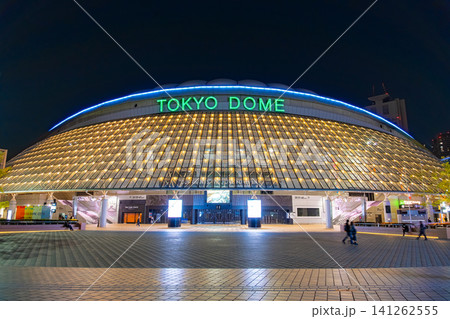 東京都文京区 美しくライトアップされた夜の東京ドーム 141262555