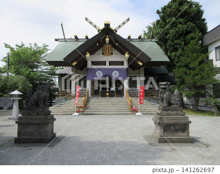 烈々布神社の拝殿と狛犬!北海道札幌市東区 烈々布神社の拝殿と狛犬!北海道札幌市東区 141262697