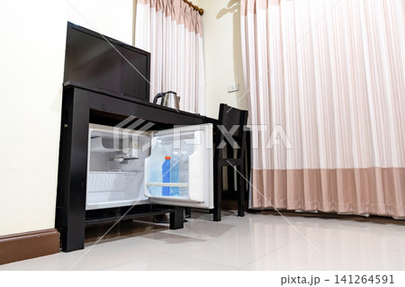 The room is arranged with basic furniture, storage, and electric amenities, keeping the space tidy, useful, and comfortable for short stays. 141264591