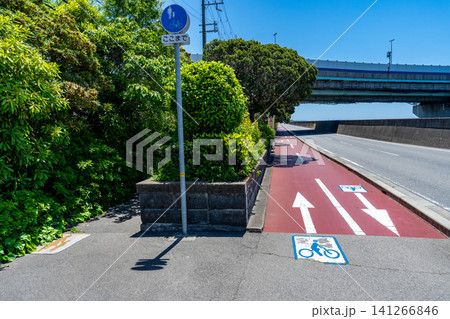 兵庫県尼崎市 自転車専用道路の表示 兵庫県尼崎市 自転車専用道路の表示 141266846