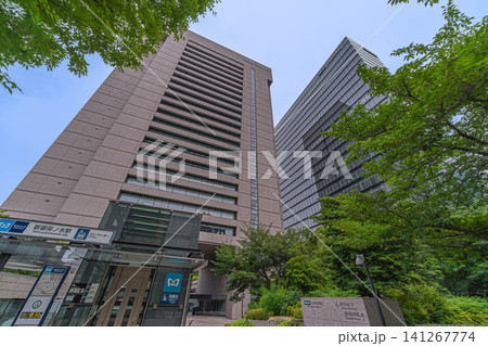 三井住友海上の本社ビル群と新御茶ノ水駅出入口【東京都千代田区神田駿河台】 三井住友海上の本社ビル群と新御茶ノ水駅出入口【東京都千代田区神田駿河台】 141267774