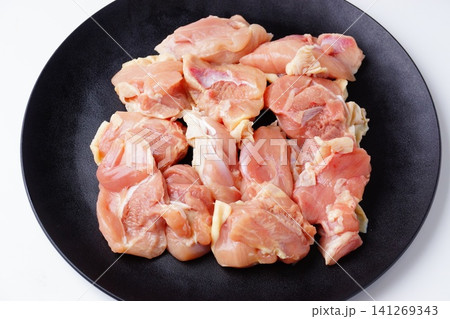 生の鶏もも肉食材　国内産 141269343