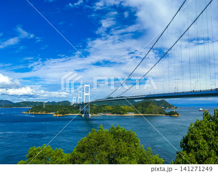 青い空と海と来島海峡大橋を望む風景 青い空と海と来島海峡大橋を望む風景 141271249