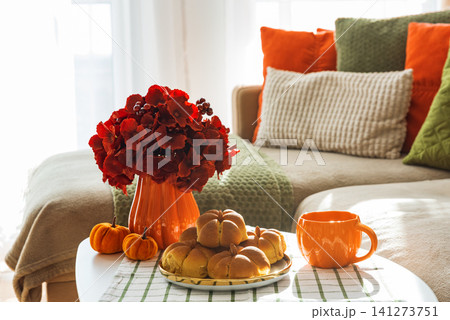 Cozy living room decorating for welcoming autumn season Cozy living room decorating for welcoming autumn season 141273751