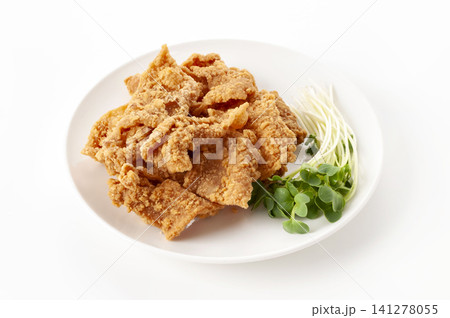 鶏皮チップス 鶏皮のカリカリ揚げ 鶏皮せんべい 鶏皮チップス 鶏皮のカリカリ揚げ 鶏皮せんべい 141278055
