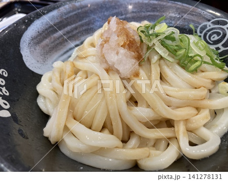 大根おろしとネギをトッピングしたさっぱりとした醤油ぶっかけうどん 大根おろしとネギをトッピングしたさっぱりとした醤油ぶっかけうどん 141278131