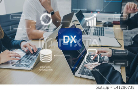 クラウドコンピューティングのイメージ　DXによる業務改革　ビジネス会議のシーン　デジタルネットワーク 141280739