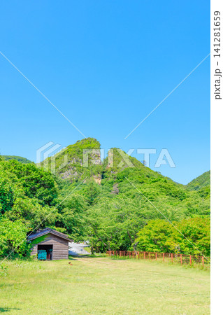 初夏の佐渡金山　道遊の割戸　佐渡島　新潟県佐渡市 141281659