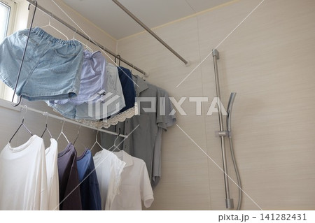 突っ張り棒の活用法(浴室編) 突っ張り棒の活用法(浴室編) 141282431