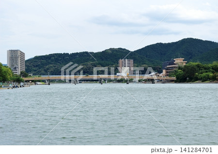 滋賀県大津市　瀬田川にかかる瀬田唐橋 141284701