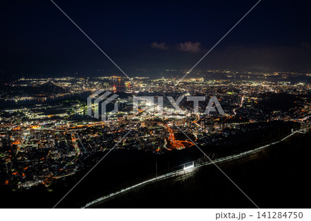 皿倉山展望台から見る北九州市の夜景 皿倉山展望台から見る北九州市の夜景 141284750
