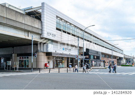 【神奈川県】綺麗に整備された横浜市の新羽駅 141284920