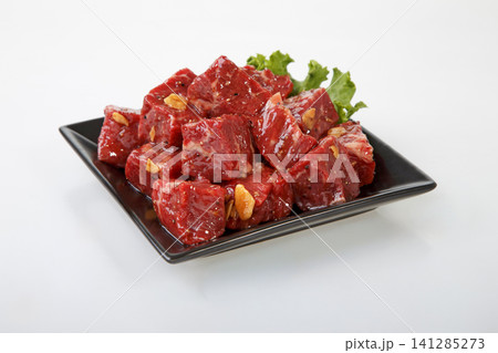 米国産 牛肩ロース サイコロステーキ味付き 米国産 牛肩ロース サイコロステーキ味付き 141285273