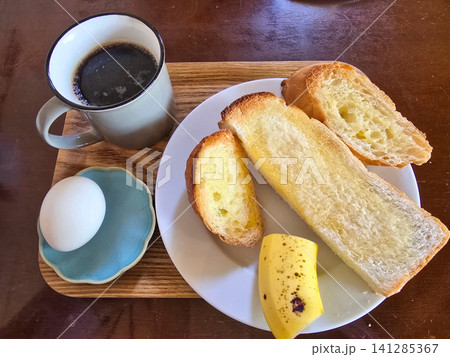 バタートーストとゆで卵とバナナのモーニングセット バタートーストとゆで卵とバナナのモーニングセット 141285367