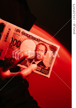 詐欺 闇金 ネガティブなお金のイメージ素材 詐欺 闇金 ネガティブなお金のイメージ素材 141285475