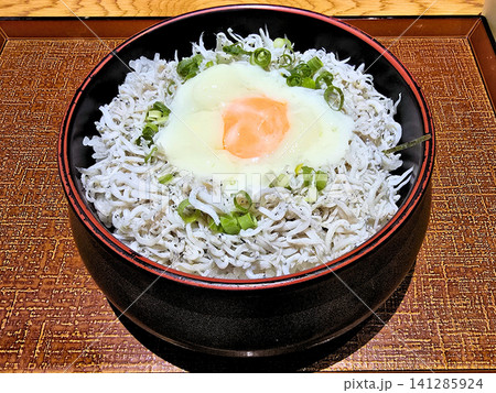 温泉玉子入りシラス丼 温泉玉子入りシラス丼 141285924