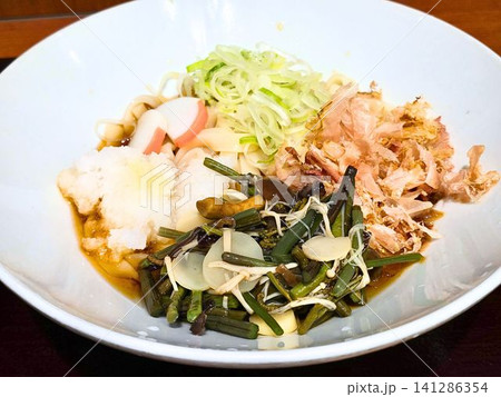山菜とかつお節をのせた冷たいきしめん 山菜とかつお節をのせた冷たいきしめん 141286354