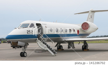 駐機場の航空自衛隊U-4多用途支援機 駐機場の航空自衛隊U-4多用途支援機 141286702