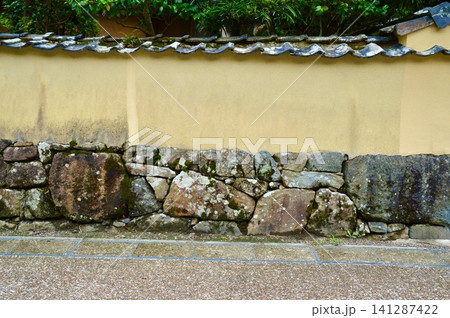築地塀 石垣(真名井の社家通り・出雲大社 東側/島根県出雲市大社町杵築東) 築地塀 石垣(真名井の社家通り・出雲大社 東側/島根県出雲市大社町杵築東) 141287422