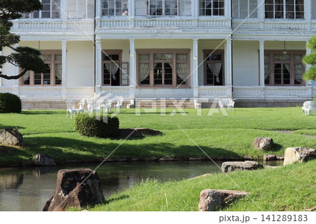 白亜の洋館仁風閣と秋日の差す庭園 白亜の洋館仁風閣と秋日の差す庭園 141289183