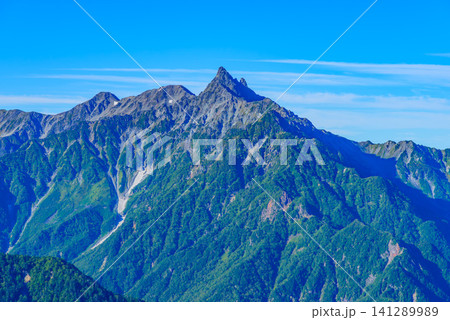初秋の快晴 燕岳の山頂付近から一望する槍ヶ岳と穂高連峰と裏銀座の北アルプス風景 初秋の快晴 燕岳の山頂付近から一望する槍ヶ岳と穂高連峰と裏銀座の北アルプス風景 141289989
