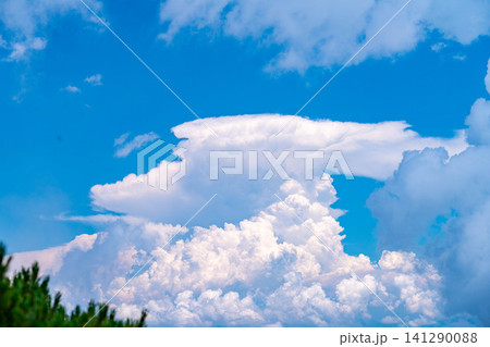 【空素材】蝶ヶ岳山頂から見る夏の空【長野県】 【空素材】蝶ヶ岳山頂から見る夏の空【長野県】 141290088