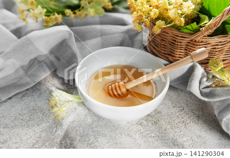 Honey bowl with dipper and linden flowers Honey bowl with dipper and linden flowers 141290304