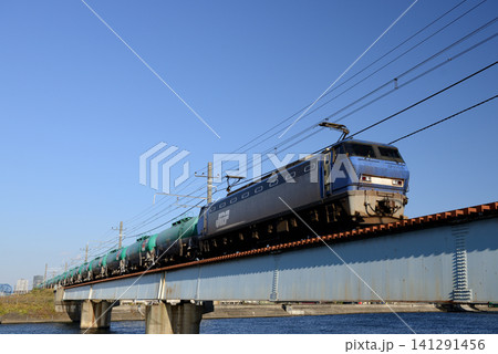 鶴見川を渡る貨物列車 141291456