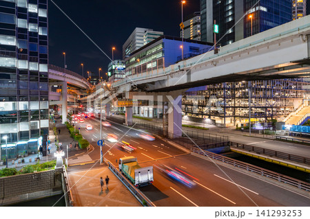 横浜駅周辺の幹線道路と高速道路の夜景 横浜駅周辺の幹線道路と高速道路の夜景 141293253