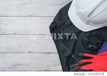 ヘルメットとファン付きウェア|建設現場などの熱中症対策 ヘルメットとファン付きウェア|建設現場などの熱中症対策 141293276