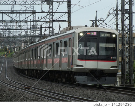 西武池袋線を走行する東急電鉄5050系4000番台(小手指~西所沢間にて撮影) 西武池袋線を走行する東急電鉄5050系4000番台(小手指~西所沢間にて撮影) 141294250