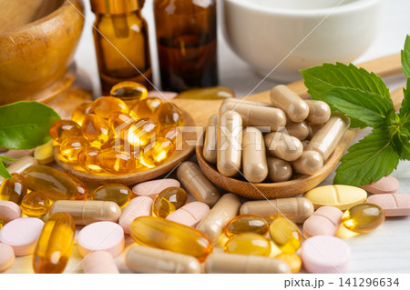 Fish oil vitamin with EPA and DHA,Alternative medicine herbal organic capsule with vitamin E omega 3. Fish oil vitamin with EPA and DHA,Alternative medicine herbal organic capsule with vitamin E omega 3. 141296634