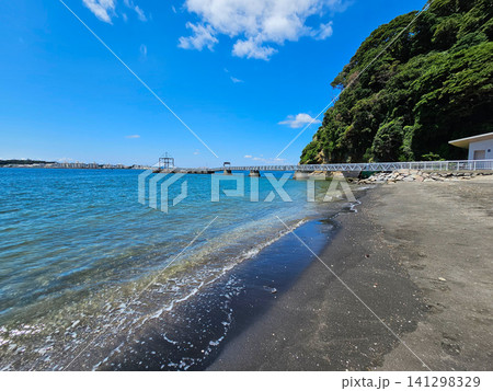 猿島で撮影した桟橋とビーチ 猿島で撮影した桟橋とビーチ 141298329