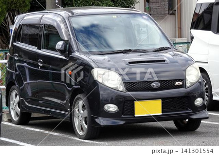 駐車場に停めた車 駐車場に停めた車 141301554
