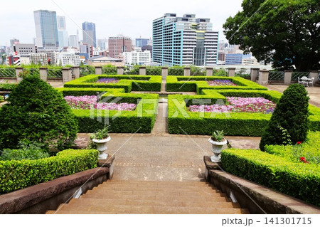 山手イタリア山庭園の整形花壇(神奈川県横浜市中区山手町) 山手イタリア山庭園の整形花壇(神奈川県横浜市中区山手町) 141301715