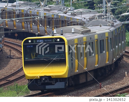 ［JB］総武線各駅停車E235系電車（性能確認試運転列車） 141302652