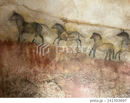 パリ郊外フランス・ミニアチュールのラスコー壁画 パリ郊外フランス・ミニアチュールのラスコー壁画 141303697