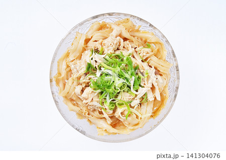 cold noodles with chicken sichuan pepper and scallion 141304076