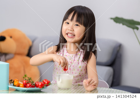 Happy Asian little girl drinking milk, healthy nutrition and calcium intake concept Happy Asian little girl drinking milk, healthy nutrition and calcium intake concept 141304524